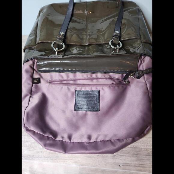 COACH 2011 OLIVE EMBOSSED PATENT LEATHER E/W TOTE - Picture 4 of 8